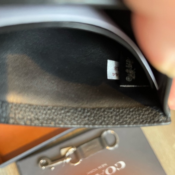 Compact wallet with snap key fob - Picture 4 of 6